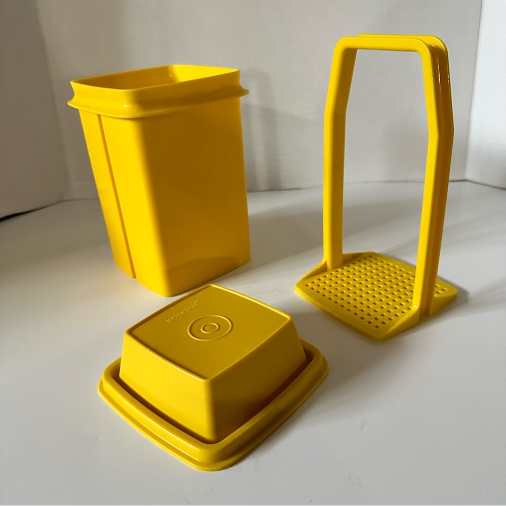 The elusive vintage Tupperware pick-a-deli pickle/olive keeper